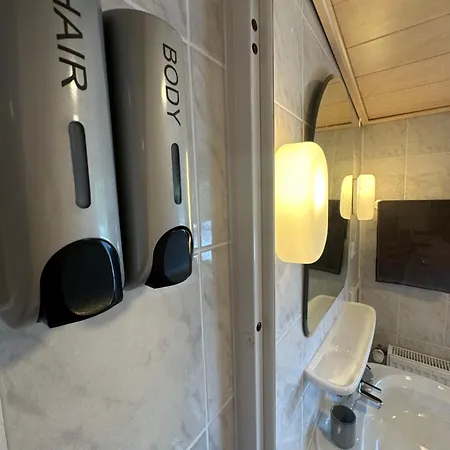 Apartment Familie Oder Beruflich - Dachterasse - Gemuetlich - Kueche - Naehe Flughafen