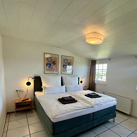 Familie Oder Beruflich - Dachterasse - Gemuetlich - Kueche - Naehe Flughafen Apartment *