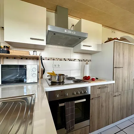 Apartment Familie Oder Beruflich - Dachterasse - Gemuetlich - Kueche - Naehe Flughafen