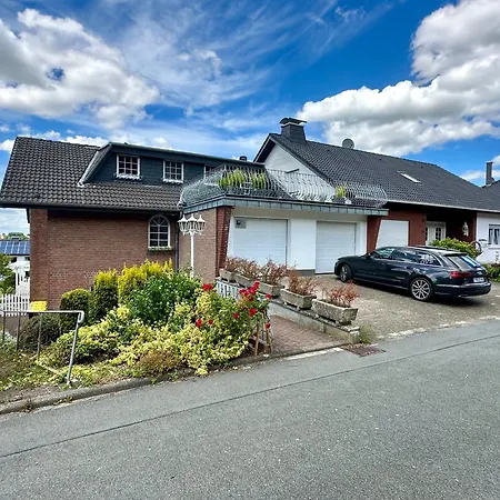 Familie Oder Beruflich - Dachterasse - Gemuetlich - Kueche - Naehe Flughafen Apartmán