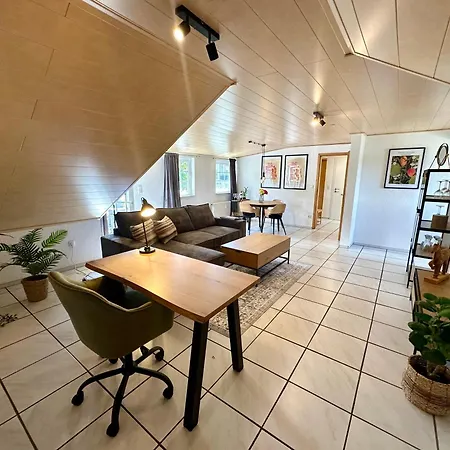 Apartmán Familie Oder Beruflich - Dachterasse - Gemuetlich - Kueche - Naehe Flughafen